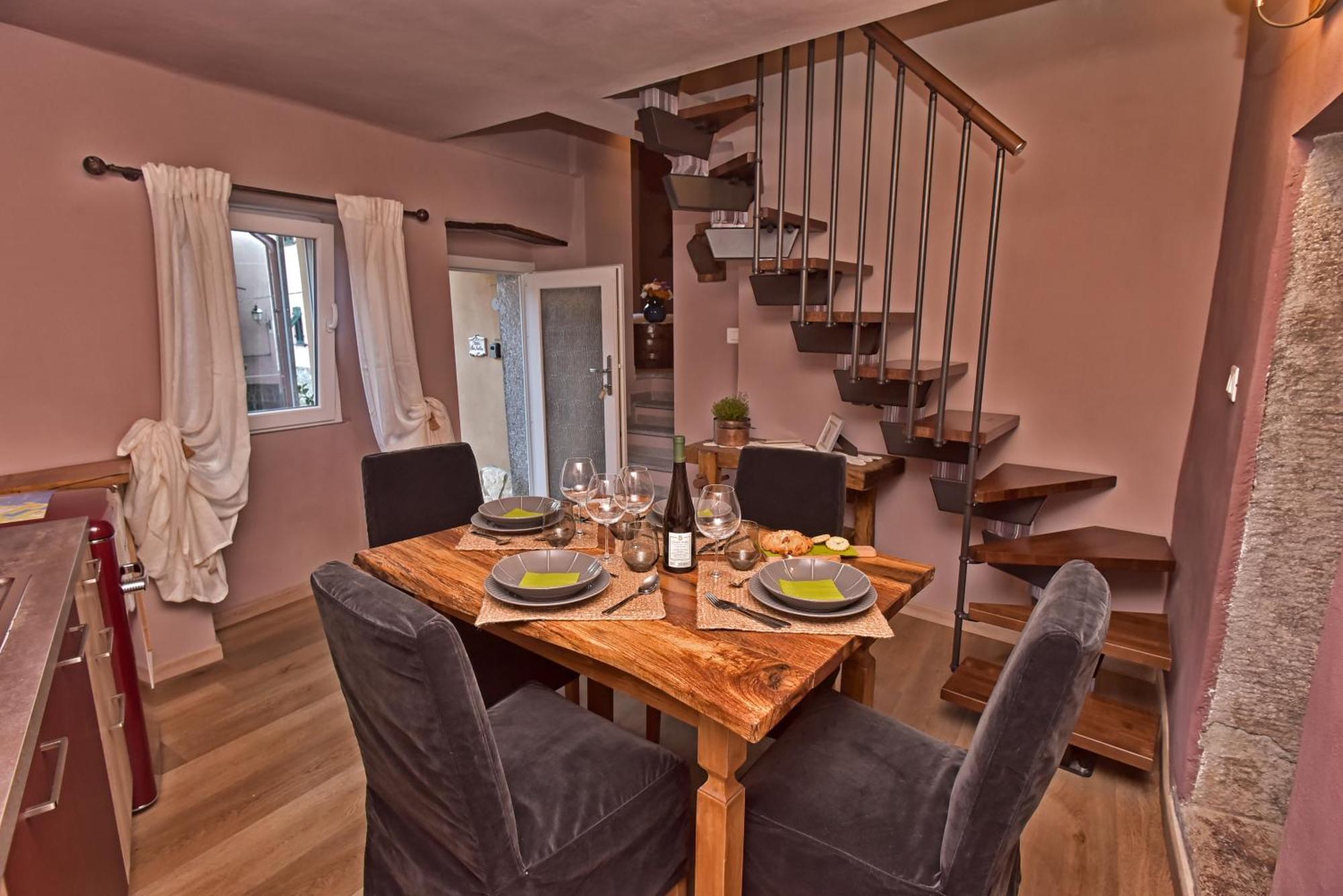 Casa Vacanze Tra I Monti E San Martino Biassa ภายนอก รูปภาพ