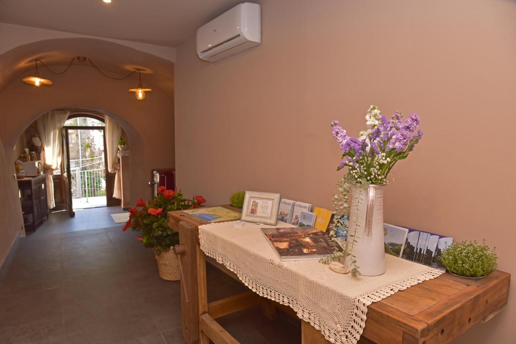 Casa Vacanze Tra I Monti E San Martino Biassa ภายนอก รูปภาพ
