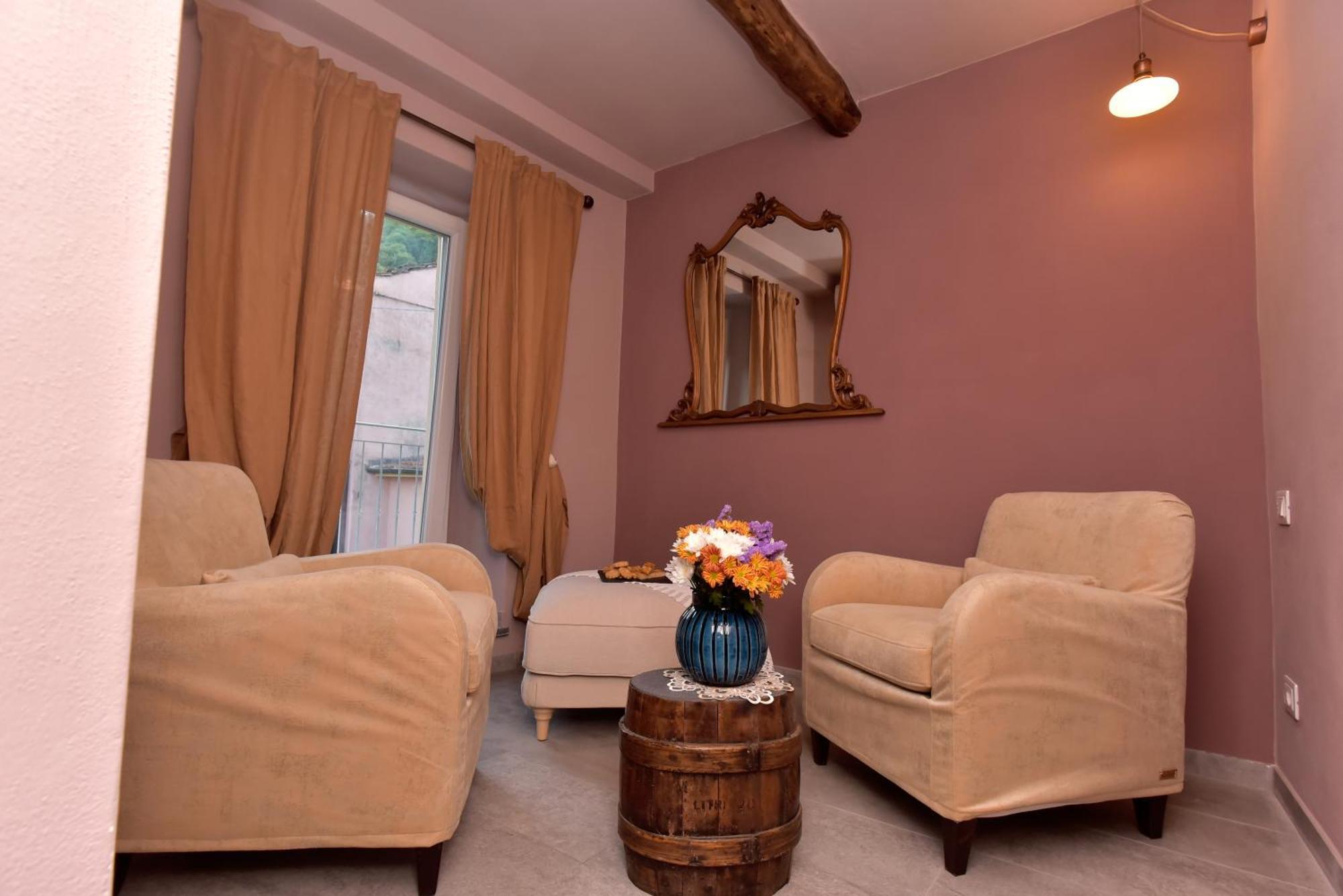 Casa Vacanze Tra I Monti E San Martino Biassa ภายนอก รูปภาพ