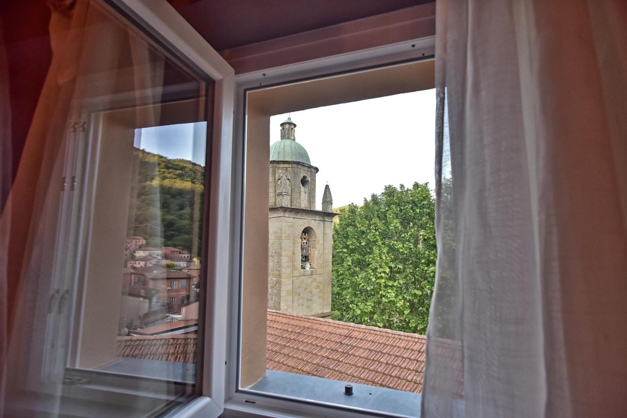 Casa Vacanze Tra I Monti E San Martino Biassa ภายนอก รูปภาพ