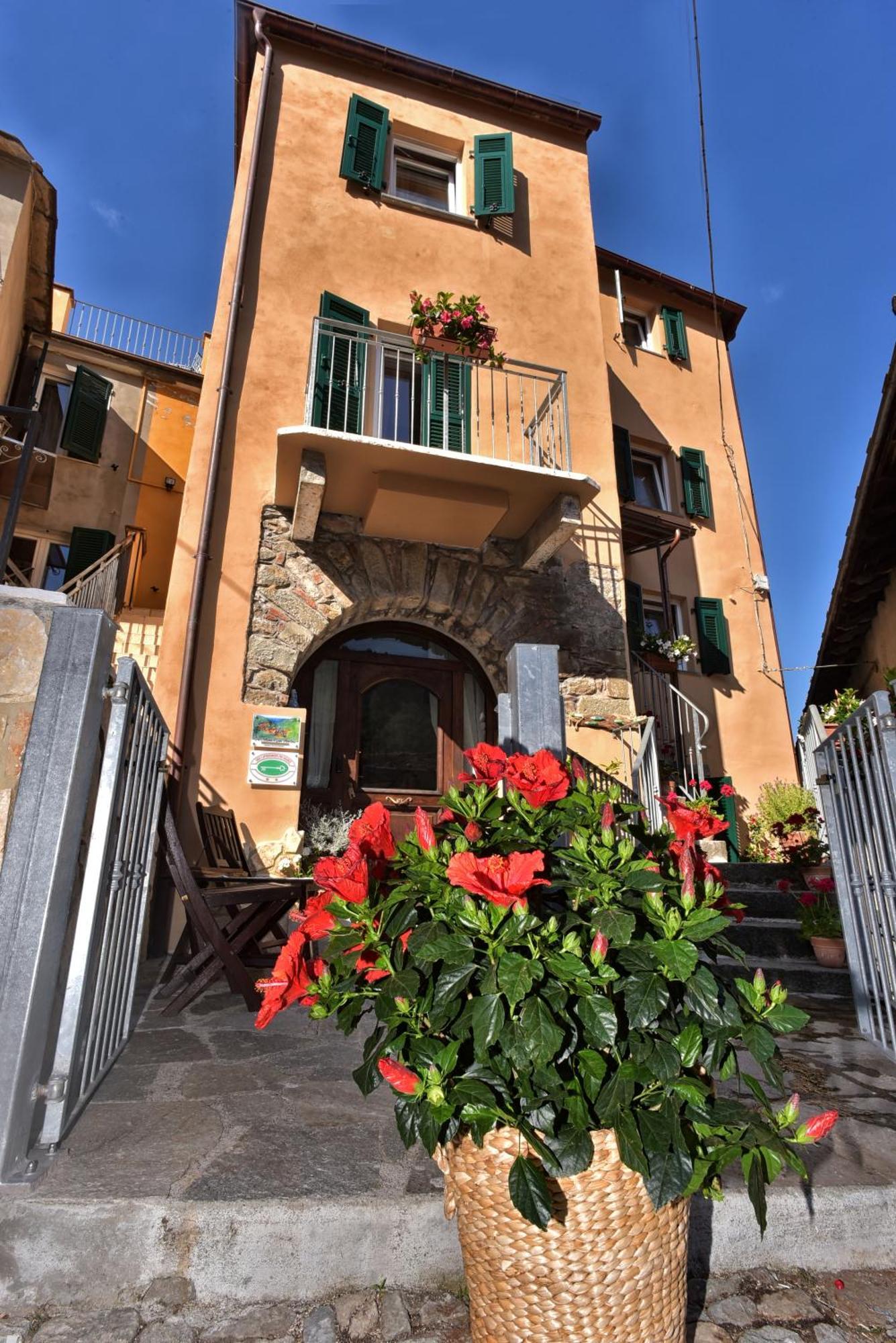 Casa Vacanze Tra I Monti E San Martino Biassa ภายนอก รูปภาพ